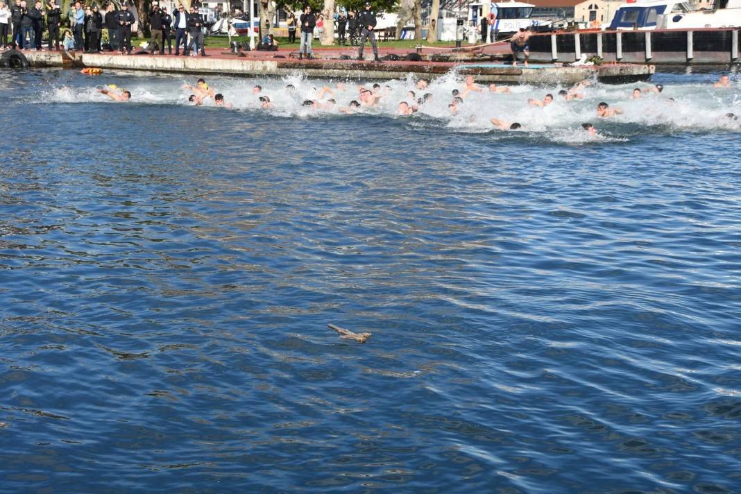 Haliç'te haç çıkarma töreni - Resim: 28